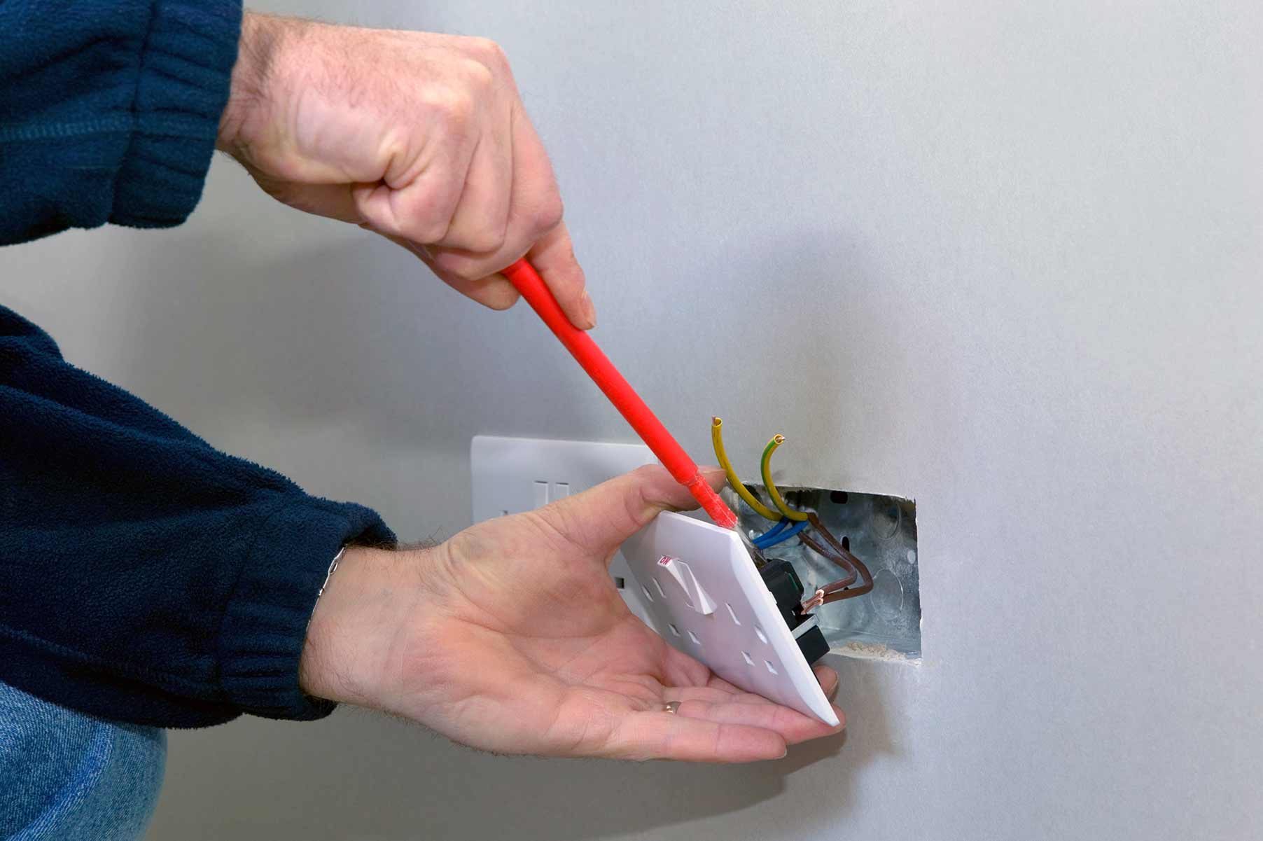 Our electricians can install plug sockets for domestic and commercial proeprties in Bournemouth and the local area. 